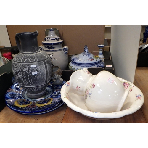 337 - A large qty of various ceramics to include jug & bowl, wall plates, tureens, etc (qty)