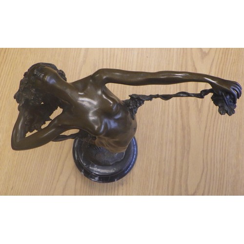 559 - A reproduction Art Deco style bronze nude 39 cm tall, after H Frishmuth