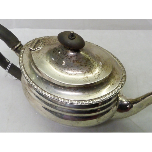 98 - A silver three piece tea set, early 20th cent.  Teapot 282mm long / 860gr gross