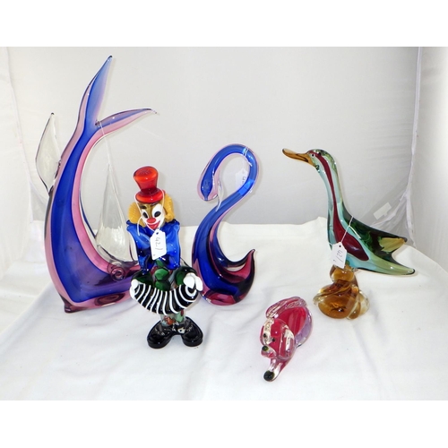 42 - A large Murano glass fish 43cm tall together with a two ducks, dog and a clown (5)