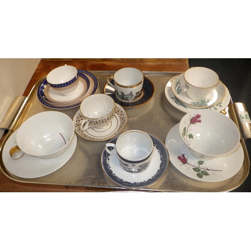 82 - A group of various tea cups & saucers to include Coalport, Copeland, Crown Derby etc (2)