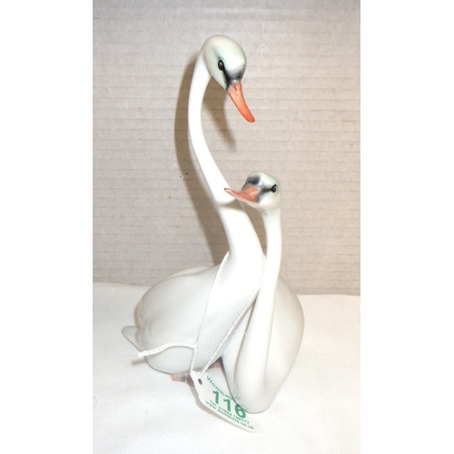 116 - A Herend Swans figure group 19cm tall