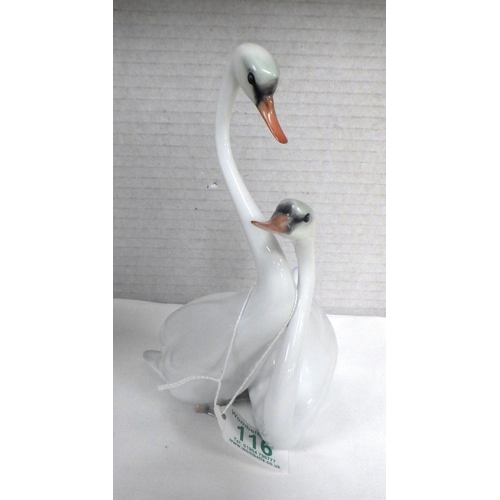 116 - A Herend Swans figure group 19cm tall