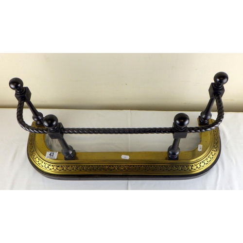 43 - A brass and iron fender 30 cm high 70cm wide, 52cm internal width