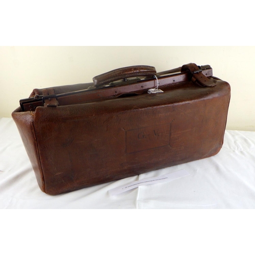 45 - A 19th century leather Gladstone weekend bag with many internal pockets.