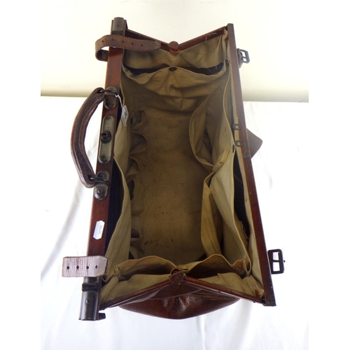 45 - A 19th century leather Gladstone weekend bag with many internal pockets.