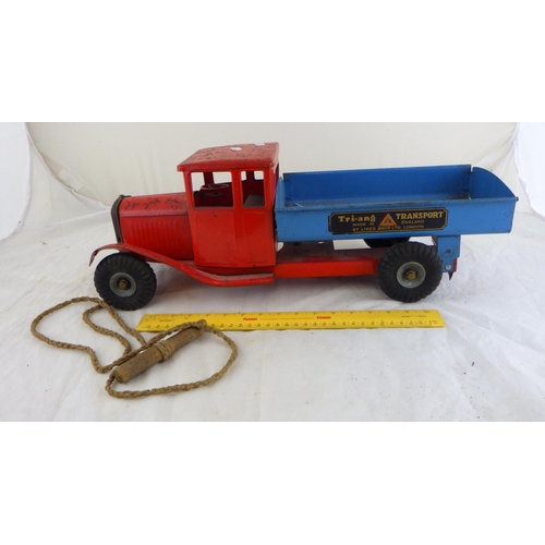 104 - A Tri-Ang tin plate tipper truck 48cm long