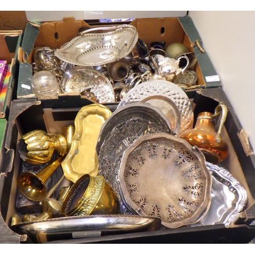 115 - A large qty of misc silver plated, brass and metal wares (2)