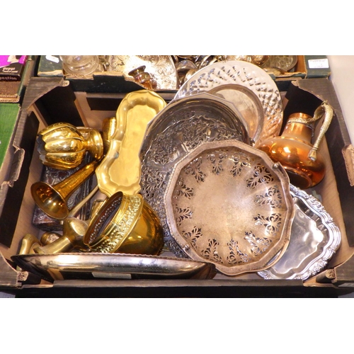 115 - A large qty of misc silver plated, brass and metal wares (2)