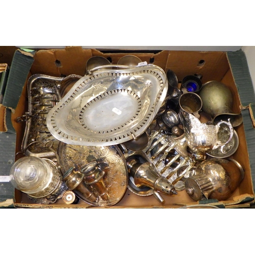 115 - A large qty of misc silver plated, brass and metal wares (2)