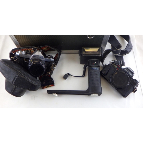 138 - Cameras and accessories: two Pentax 35mm SLR bodies together with associated lenses, group contained... 