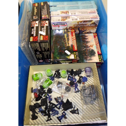 153 - Plastic soldier models; fantasy wargaming figurines incl Warhammer.