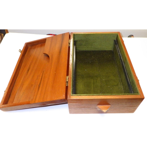 220 - A group of five various boxes together with an oak tray