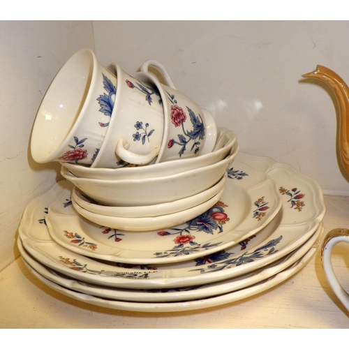 224 - A small qty of Wedgwood table ware together with a Japanese tea set AF