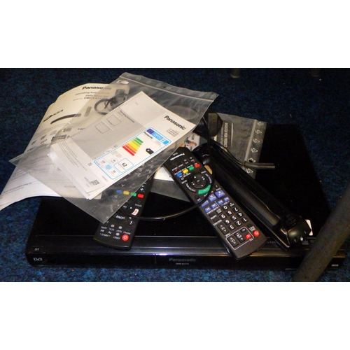 251 - A Panasonic flat screen tv & Dvd player (2)