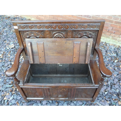 503 - A small 1930's oak 3 panelled settle, possibly made from older wood, 100cm wide, ex The Retreat, (52... 