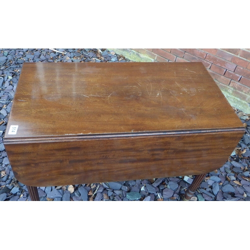 514 - A 19th cen mahogany Pembroke table on reeded legs, top cracked, ex The Retreat (30)