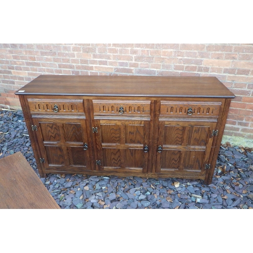 525 - A modern oak dresser base, 155cm wide together with a stereo stand (2), ex The Retreat (131)