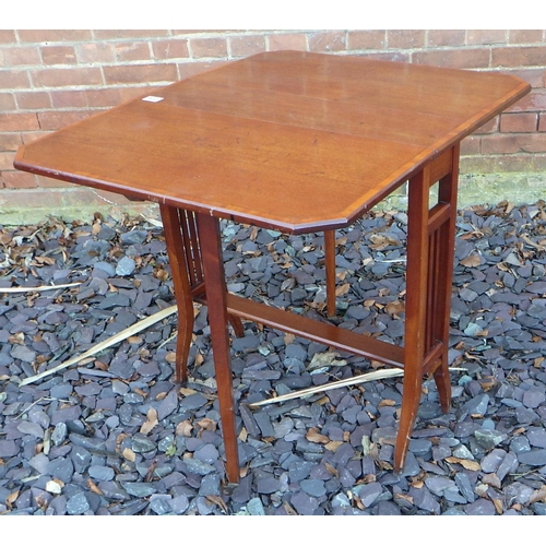 530 - An Edwardian mahogany & satinwood banded Sutherland table, ex The Retreat (33)