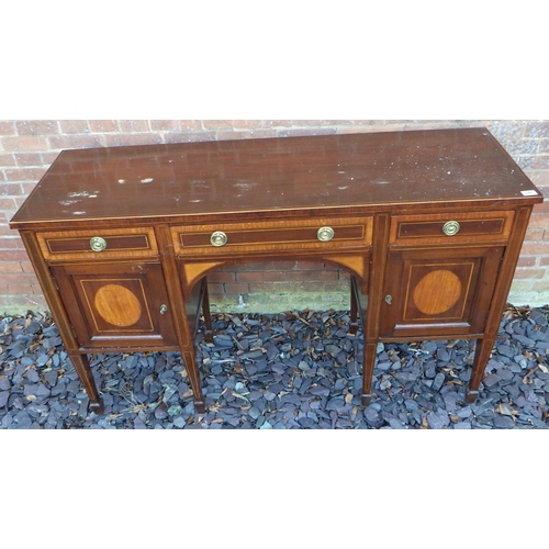 546 - An Edwardian mahogany & satinwood banded sideboard on square tapering legs with spade feet, door war... 