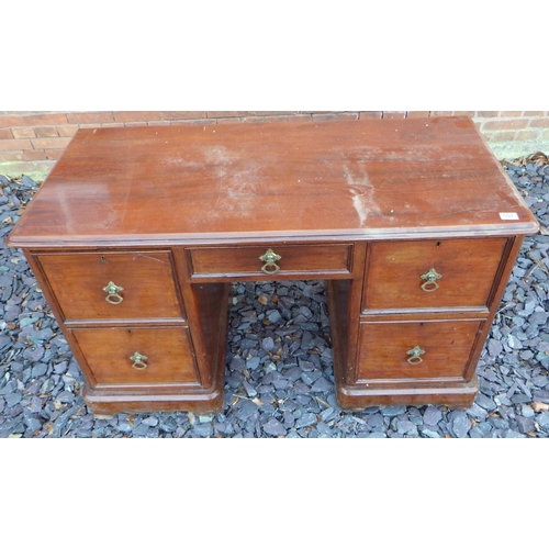 551 - A Victorian mahogany kneehole desk/dressing table, 126cm wide, ex The Retreat (72)