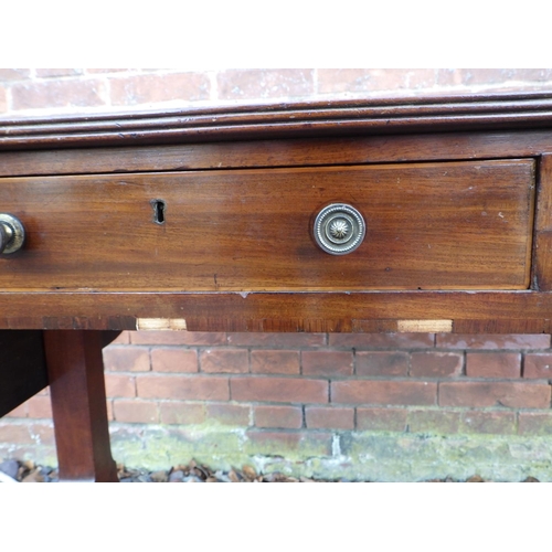 556 - An Edwardian mahogany sofa table, 95cm wide, closed, ex The Retreat (87)