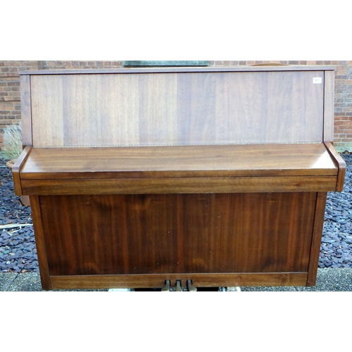 561 - A modern Baldwin upright piano, ex The Retreat (75)