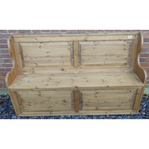 562 - A modern pine settle, 152cm wide, ex The Retreat (120)