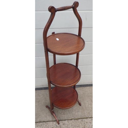 622 - An Edwardian mahogany three tier folding cake stand