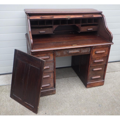 633 - A 1930's oak roll top desk, with label Globe Wernicke, 123cm wide