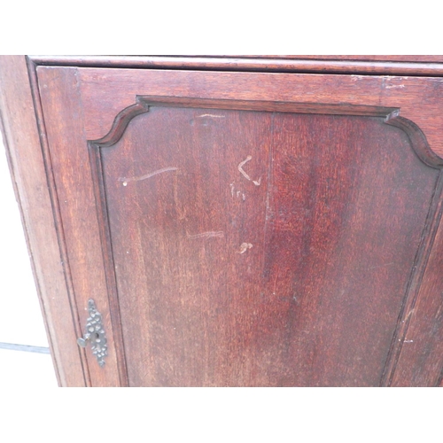 639 - A Geo III oak corner cupboard, cornice a/f