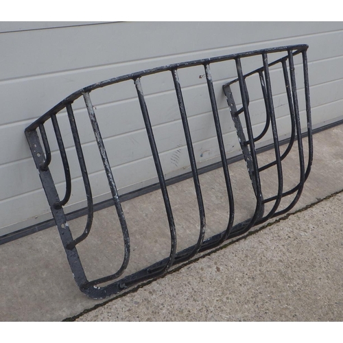 656 - A metal hay rack