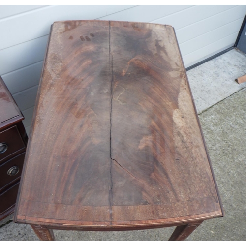 662 - A pair of reproduction mahogany bedside chest's together with a Regency mahogany Pembroke table (a/f... 