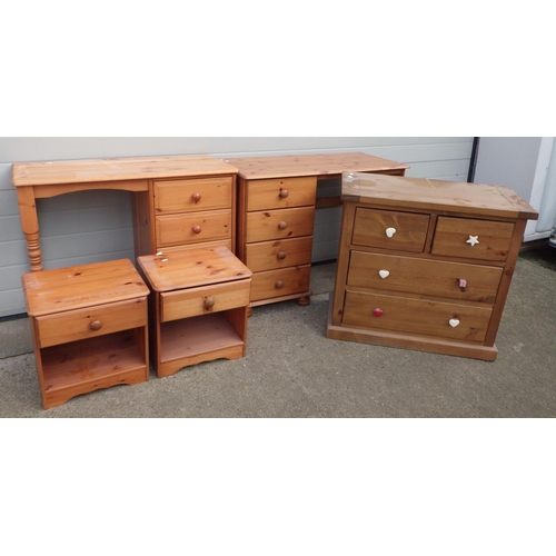 663 - Two modern pine dressing tables, pair of bedside tables and a pine chest of drawers (5)