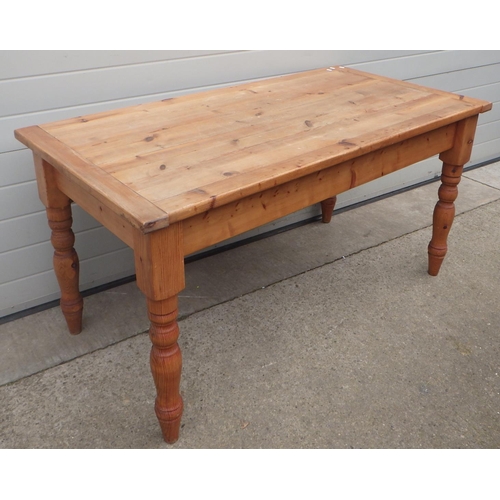 697 - A pine kitchen table, 150cm long