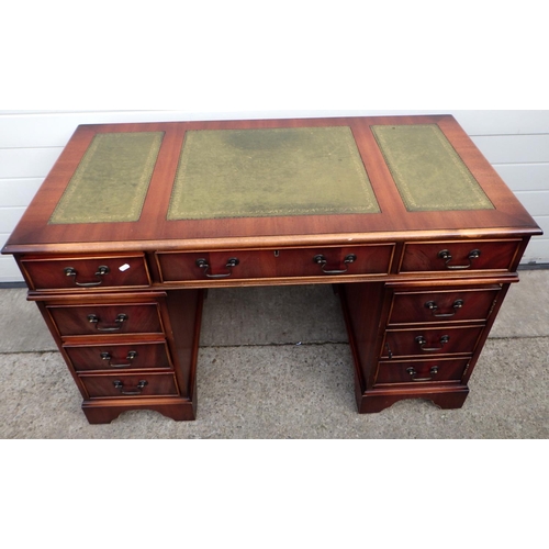 710 - A reproduction pedestal desk with leather inset top, 123cm wide