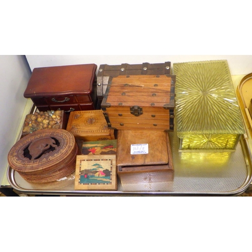 112 - A tray of various metal lidded boxes together with a group of further wooden boxes etc (2)  692084 &... 