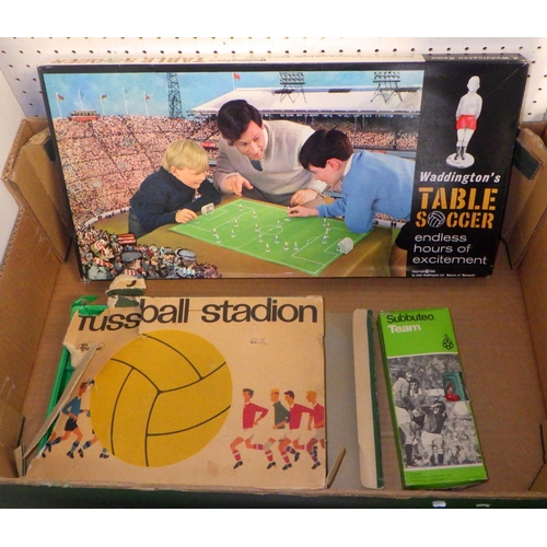 130 - A group of various vintage table football games to include Subbuteo, Waddingtons etc 654747