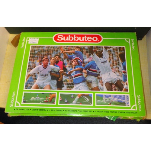 130 - A group of various vintage table football games to include Subbuteo, Waddingtons etc 654747