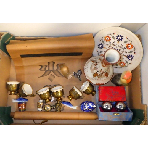 147 - A qty of mainly Oriental collectables together 6 brass cup holders, marble inlaid plate etc AF 62888... 