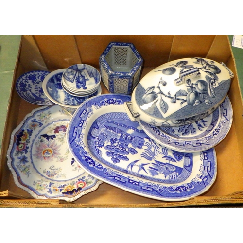 177 - A large qty of various ceramics to include tea wares, dinner wares etc (6)