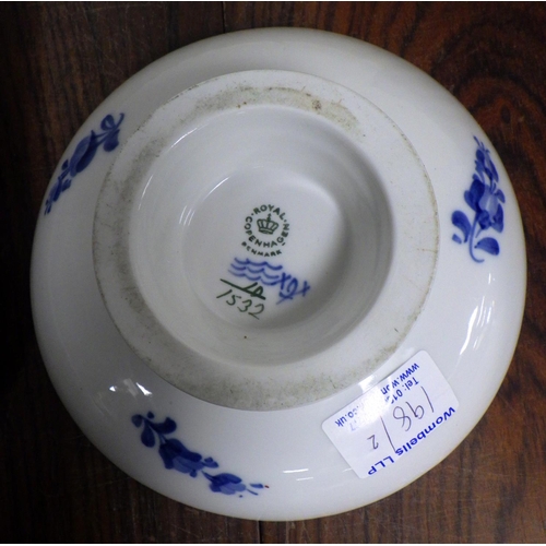 198 - A 19th C Chinese willow pattern plate 33 cm wide  together with a Royal Copenhagen pedestal bowl 18 ... 