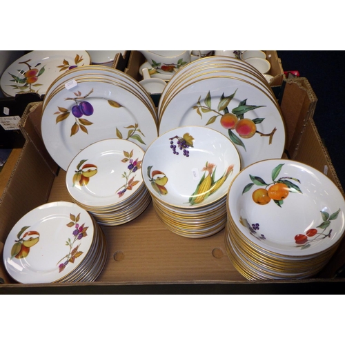 222 - A large collection of Royal Worcester Evesham table wares (7)