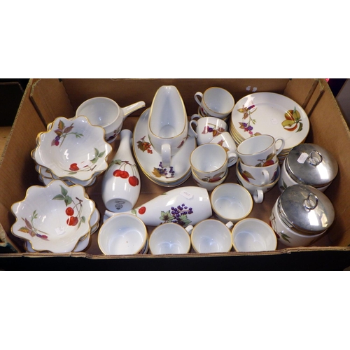 222 - A large collection of Royal Worcester Evesham table wares (7)