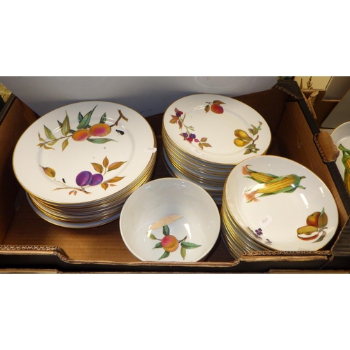 222 - A large collection of Royal Worcester Evesham table wares (7)