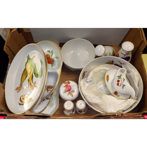 222 - A large collection of Royal Worcester Evesham table wares (7)