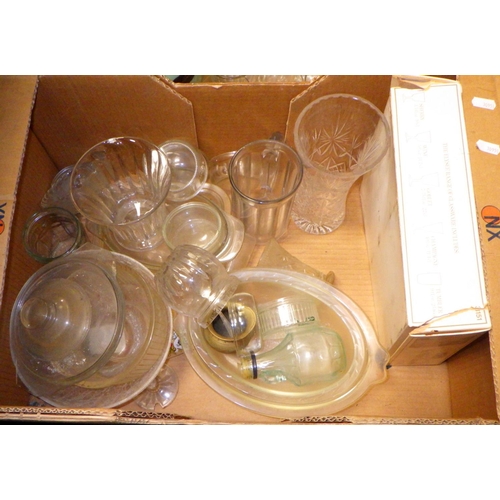 225 - A large qty of misc glass ware to include vases, bowls, lamps etc (4)