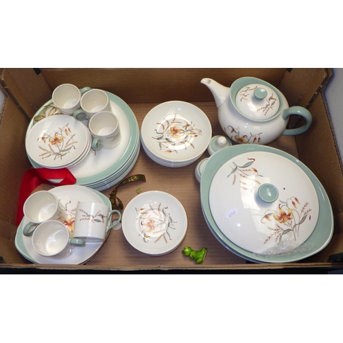 234 - A large qty of Wedgwood Tiger Lily tea and dinner ware (2)