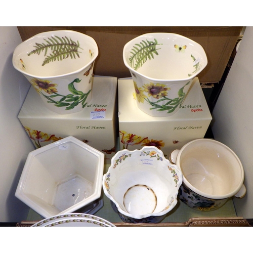 237 - Two boxed Spode floral planters together with a part Queens  Tea set, Coalport ginger jar, two Royal... 