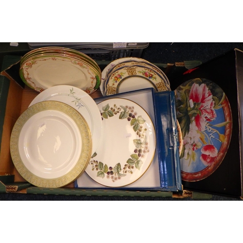 239 - A large qty of various wall plates to include Worcester, Mulberry Hall, Hornsea etc (4)